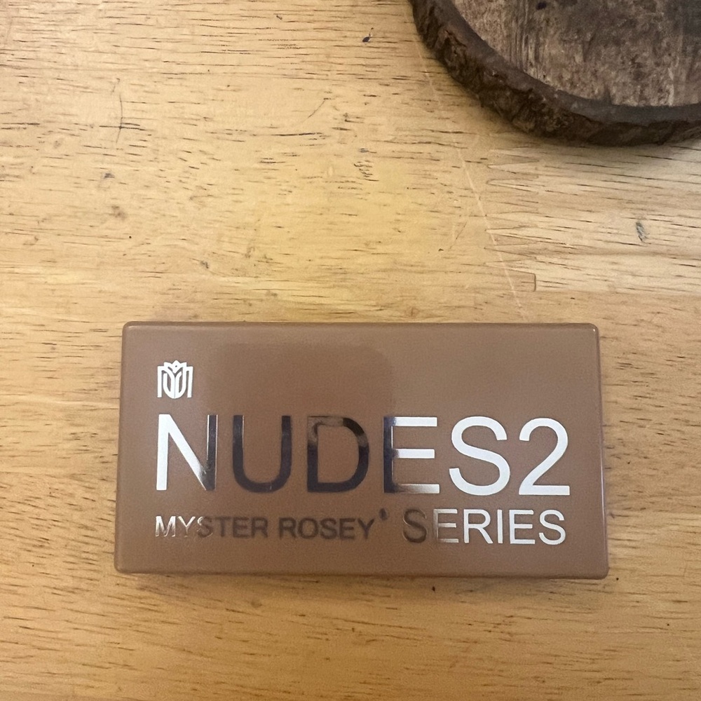 Nudes2 Eyeshadow Palette - Brown Shades